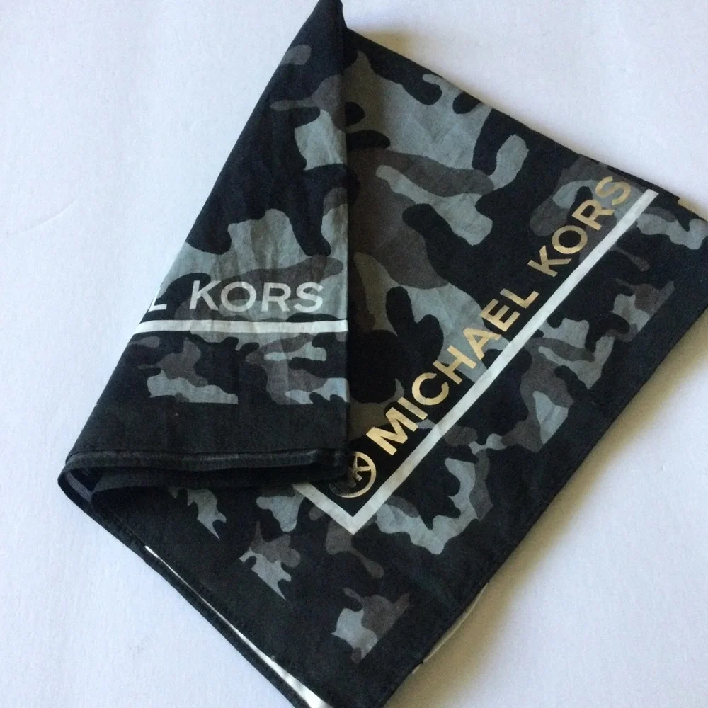 MICHAEL KORS COTTON SCARF/BANDANA BLACK AND GRAY CAMO PRINT WITH LOGO NWOT